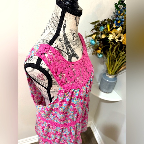 Bandolino Pink Crochet laced Colorful Stylish Sleeveless Floral top size Medium - Picture 2 of 8
